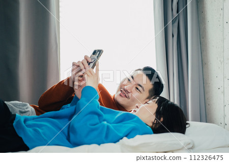 Couple's holiday 112326475