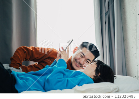 Couple's holiday 112326493