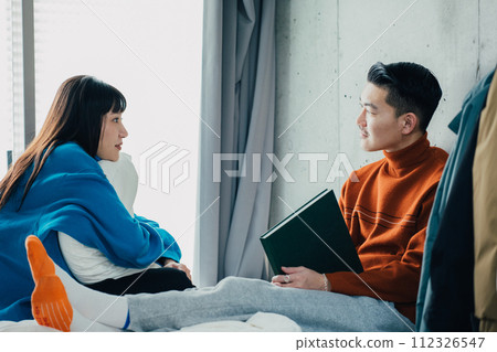 Couple's holiday 112326547