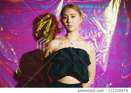 Female image of an idol dancer Female image of an idol dancer 112326674