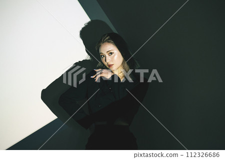 Mature woman in the spotlight Mature woman in the spotlight 112326686
