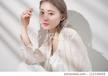 Woman beauty portrait 112326826