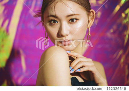 Female image of an idol dancer Female image of an idol dancer 112326846