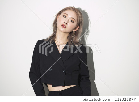 一名成熟婦女的畫象 112326877