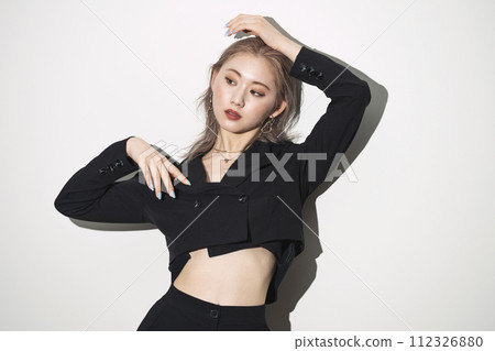 一名成熟婦女的畫象 112326880