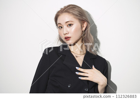 一名成熟婦女的畫象 112326883