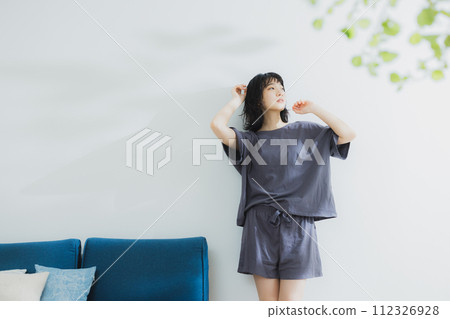 Living ladies 112326928