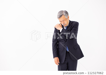 Senior male business stiff shoulders Senior male business stiff shoulders 112327062