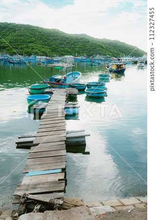 boats anchored on the shore 112327455