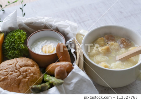 蒸菜、熱早餐、自然光線 112327763