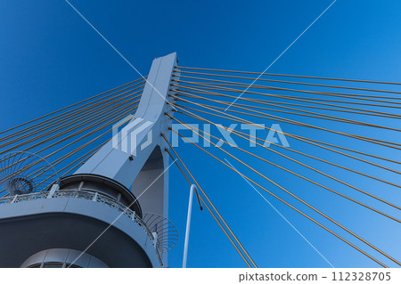 青森灣大橋橫跨日本青森縣青森市海濱 青森灣大橋橫跨日本青森縣青森市海濱 112328705