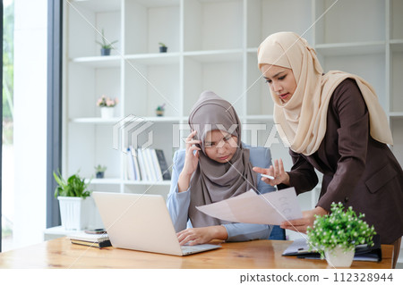 Group of muslim business team having an argument about the project during the meeting Group of muslim business team having an argument about the project during the meeting 112328944