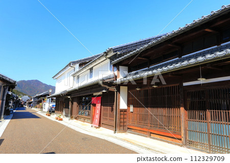 [Mie Prefecture] Sekimachi Sekijuku Traditional Buildings in Sunny Weather 112329709
