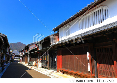 [Mie Prefecture] Sekimachi Sekijuku Traditional Buildings in Sunny Weather 112329728