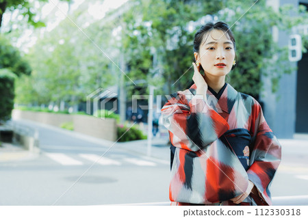 A woman in a kimono Meisen with a geometric pattern A woman in a kimono Meisen with a geometric pattern 112330318