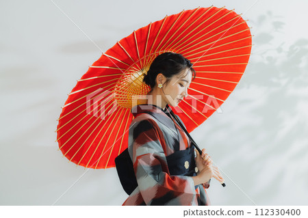 A woman in a kimono Meisen with a geometric pattern A woman in a kimono Meisen with a geometric pattern 112330400