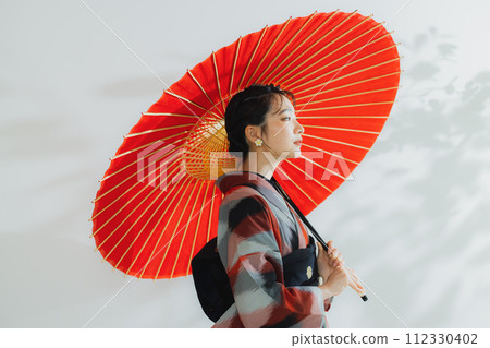A woman in a kimono Meisen with a geometric pattern A woman in a kimono Meisen with a geometric pattern 112330402