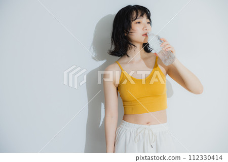 Women of sportswear 112330414