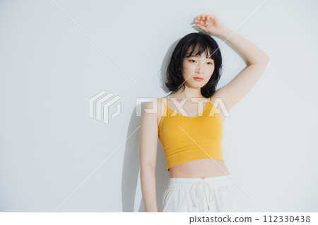 運動裝的女性 運動裝的女性 112330438