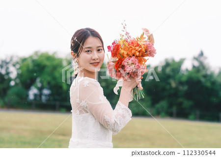 有花束的新娘 有花束的新娘 112330544