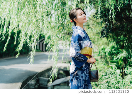浴衣的女人 112331520