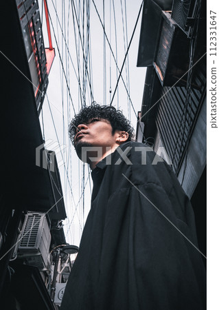 站在後巷的男人 112331647