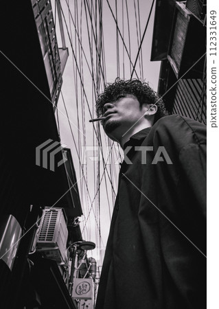 站在後巷的男人 112331649