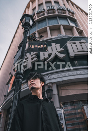 A man waiting in front of a retro building 112331700