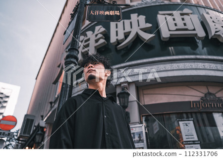 A man waiting in front of a retro building 112331706