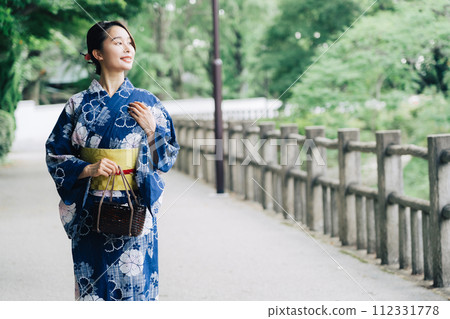 A woman in a yukata 112331778