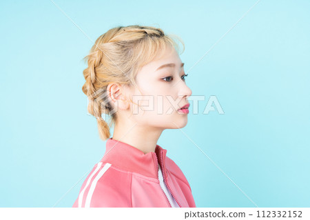 年輕女性的美麗 112332152