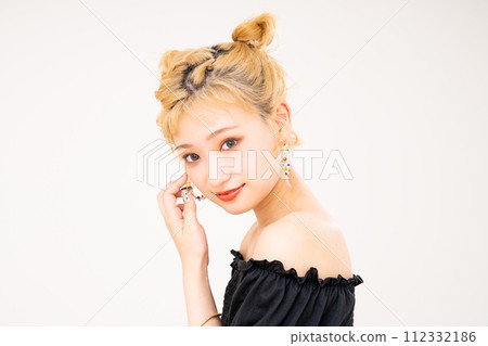 年輕女子 年輕女子 112332186