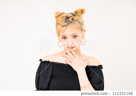 年輕女子 年輕女子 112332188