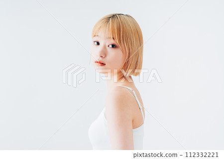 年輕女性的美麗 年輕女性的美麗 112332221