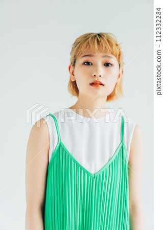 年輕女性的美麗 年輕女性的美麗 112332284