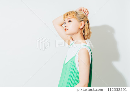 年輕女性的美麗 112332291