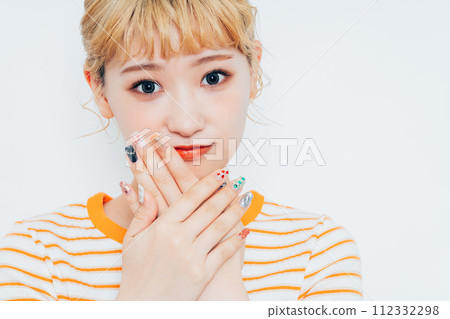 年輕女性的美麗 112332298