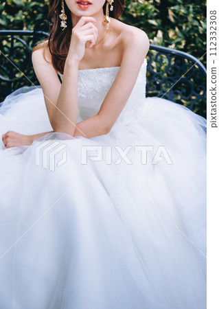 坐在長凳上的新娘 坐在長凳上的新娘 112332308