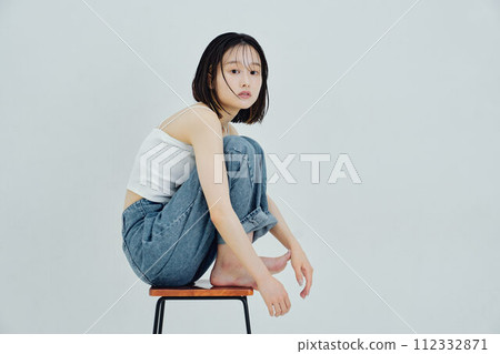 一個美麗健康的女人的形象 112332871