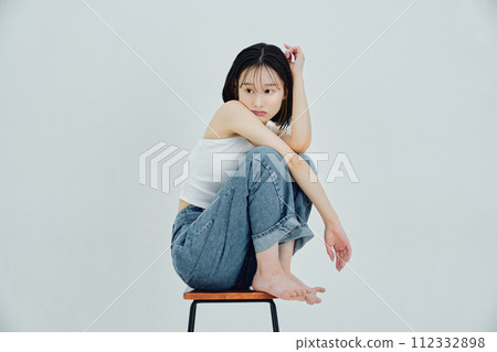 一個美麗健康的女人的形象 112332898
