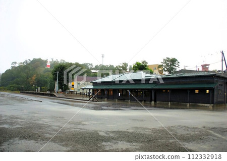 Scenery of the former Rumoi Main Line: Mashike Station ruins at dusk (after the rain) Scenery of the former Rumoi Main Line: Mashike Station ruins at dusk (after the rain) 112332918