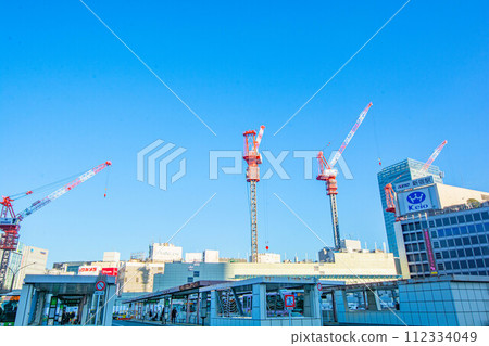 新宿百貨商店舊址正在建造巨型起重機 新宿百貨商店舊址正在建造巨型起重機 112334049