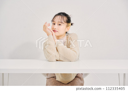 cute woman image 112335405