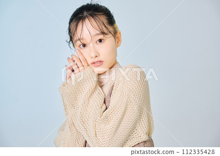 可愛的女人形象 112335428