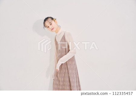 可愛的女人形象 112335457