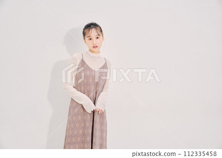 可愛的女人形象 112335458