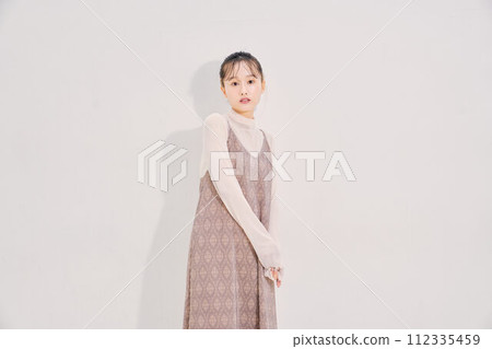 可愛的女人形象 112335459