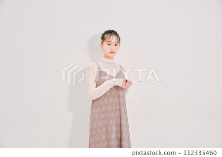 可愛的女人形象 112335460