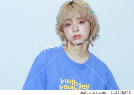 年輕女性的時尚快照 112336248