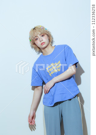 年輕女性的時尚快照 112336258